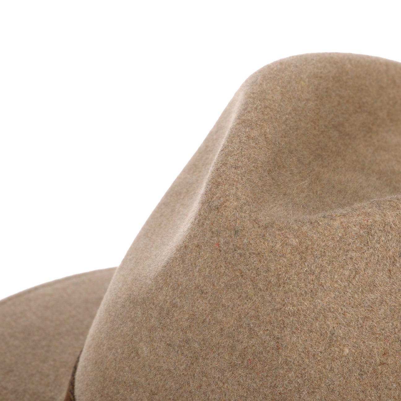 beige-mouchete