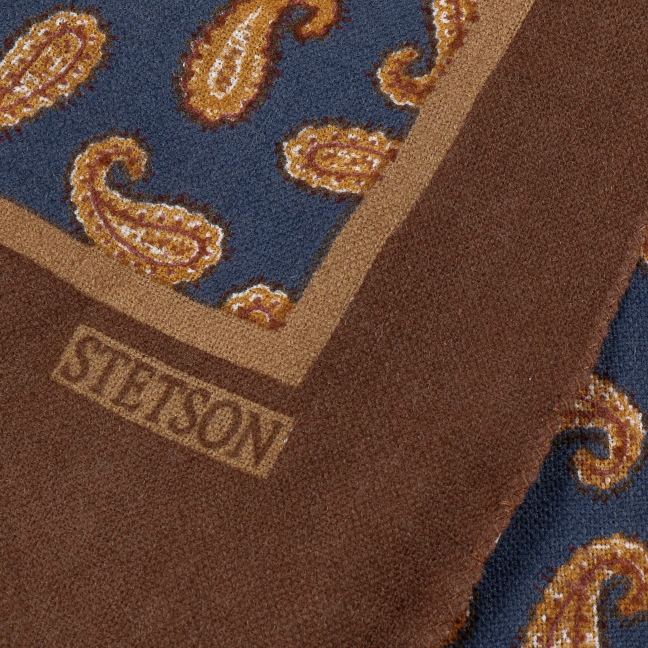 marron-bleu